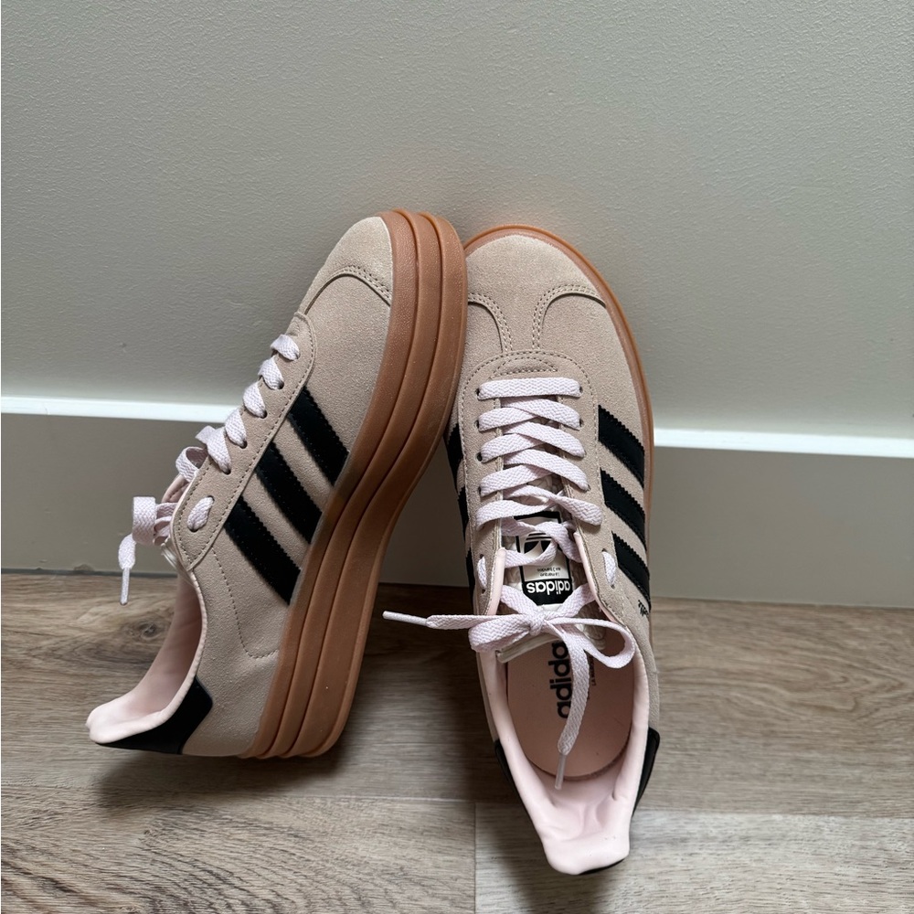 Adidas platform gazelles. Taupe and light pink size women’s 10-10.5